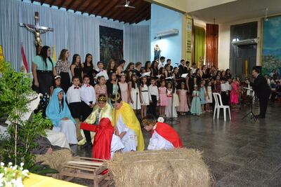 El coro de niños deleitaron con su presentación.