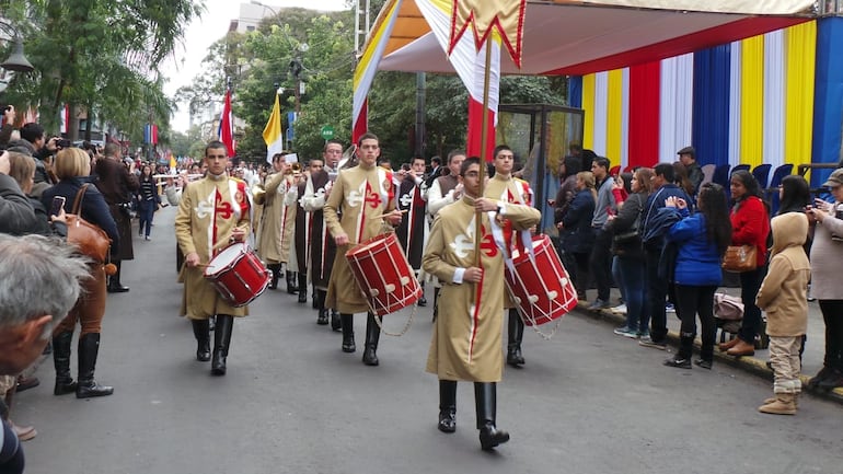 Desfile sobre la calle Palma.