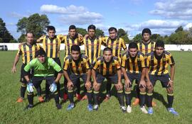 los-componentes-del-equipo-del-club-4-de-noviembre-que-obtuvo-su-primera-victoria-en-el-campeonato-de-la-liga-de-futbol-gobernador-rivera-fue-ante-13-202757000000-1453466.jpg