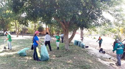 Los jóvenes participaron activamente de la megaminga ambiental realizada ayer en Caacupé a solo ocho días del inicio del novenario de la Virgen de Caacupé.
