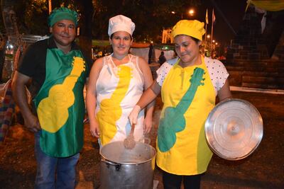 Uno de los tantos stands que ofrecen el tradicional batiburrillo.