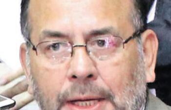 clemente-barrios-lider-de-la-bancada-cartista-pidio-sin-exito-frenar-el-proyecto-de-ley--223225000000-1581534.jpg
