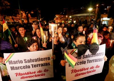 Imagen de la vigilia en memoria de los dos fallecidos en los conflictos posteriores a las elecciones generales del pasado 20 de octubre, en La Paz (Bolivia). Las protestas populares no cesan por las denuncias de fraude en las presidenciales.