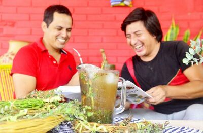 El Tereré Literario, del Mercado 4, es uno de los sitios en donde el papel protagónico de nuestra bebida tradicional va de la mano con la literatura.