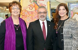 veronica-torres-el-ministro-de-cultura-fernando-griffith-y-patricia-de-griffith--195415000000-1620124.jpg