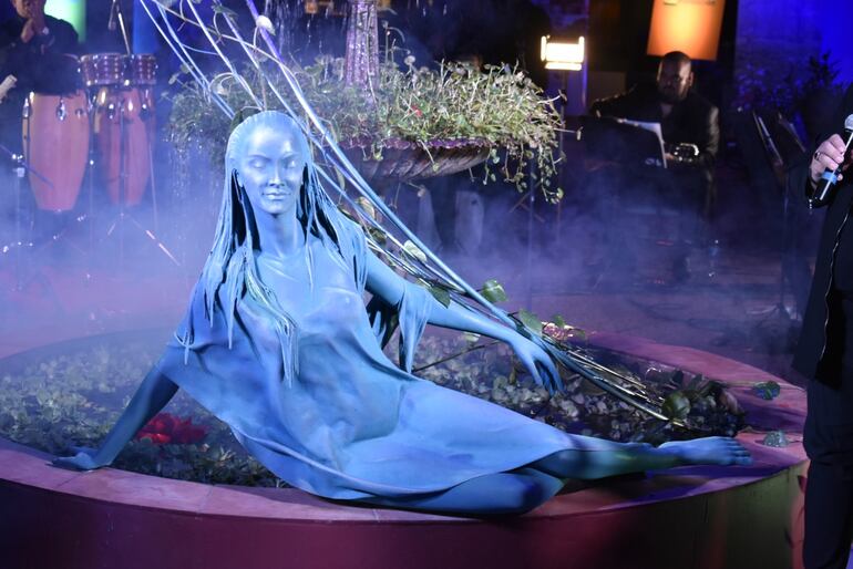 La escultura de la kuñataĩ hecha por Javier Guggiari inspirada en Clarita Sosa.