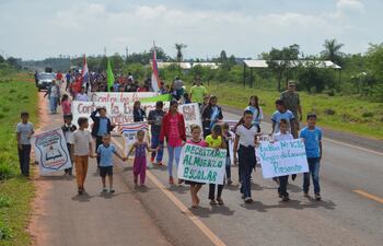 Padres, estudiantes y docentes exigen más inversión en Educación.