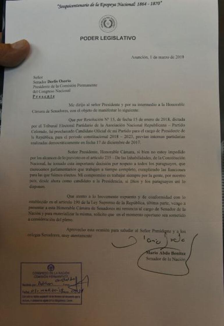 Carta de renuncia de Mario Abdo Benítez al cargo de senador. 