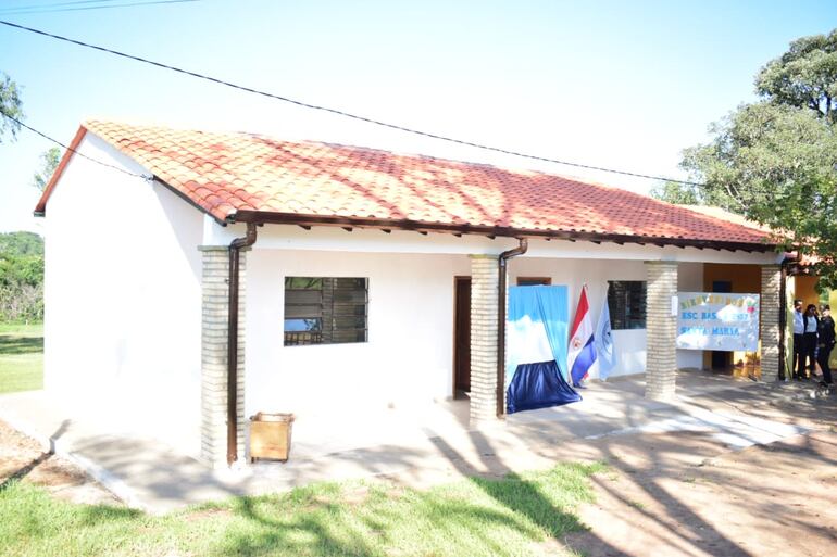 El pabellón de un instituto educativo del primer departamento inaugurado este viernes por el gobernador, Edgar López (PLRA).