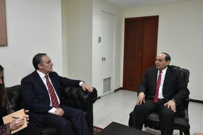 El embajador uruguayo Federico Perazza reunido con el vicecanciller Antonio Rivas Palacios.