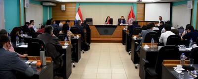 Reunión del Consejo Superior Universitario de la UNA en la que se resolvió aceptar la propuesta de Hacienda y levantar el paro académico.