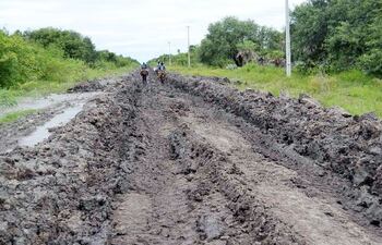 los-caminos-del-alto-paraguay-estan-convertidos-en-lodazales-y-el-nivel-del-rio-continua-aumentando--205609000000-1106140.jpg