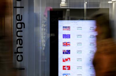 El real, la moneda brasileña, experimenta una fuerte depreciación  frente al dólar estadounidense. Caída histórica de las bolsas, con Wall Street a la cabeza, por pánico al coronavirus.