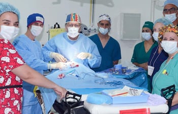 felices-de-colaborar-con-el-logro-de-una-nueva-sonrisa-equipo-de-voluntarios-medicos-y-de-enfermeria-ayer-durante-una-de-las-cirugias-de-labio-fisu-200016000000-1382464.jpg