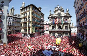 san-fermin-fiesta-de-vinos-y-toros-231343000000-1355022.jpg