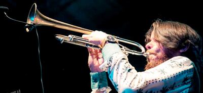 Jonathan Piñero es un trompetista venezolano que integra varios grupos en Paraguay.