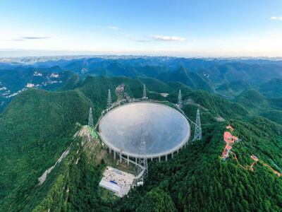 El Radiotelescopio de Apertura Esférica de Quinientos Metros en Guizhou, China.