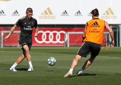Toni Kroos y Gareth Bale en plena movilización.