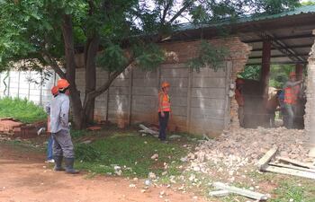 Los operarios derribaran una parte de la caballeriza del Rakiura.