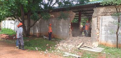 Los operarios derribaran una parte de la caballeriza del Rakiura.