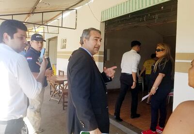 La fiscalía y Conajzar intervinieron este local de comidas y confiscaron dos máquinas tragamonedas ilegales.