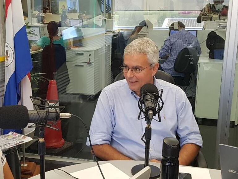 Fidel Zavala en el estudio de ABC Cardinal