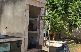 desconocidos-profanaron-este-lunes-al-menos-dos-tumbas-del-predio-del-cementerio-del-este-ubicado-sobre-la-avda-madame-lynch-y-avda-santa-teresa-l-230456000000-1809995.jpeg