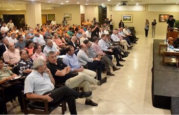 Los empresarios y sindicalistas se reunieron con autoridades de Hacienda el martes por la noche, en sede de UIP.