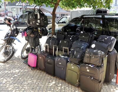 Numerosos comerciantes informales se instalan habitualmente en los alrededores del microcentro en las narices del fisco.