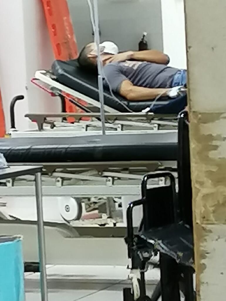 Miguel Ángel Samudio en Emergencias Médicas tras el accidente de anteanoche.
