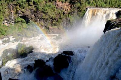 Cascadas en el río Monday, que se caracteriza por sus aguas caudalosas.