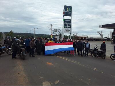 Los manifestantes estarán en la ruta hasta las 16:00.