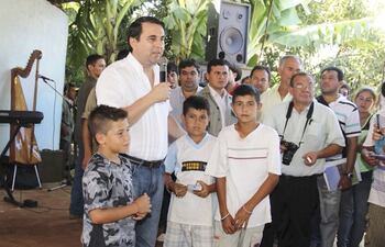 el-presidente-franco-entrego-ayer-a-la-tarde-equipos-para-productores-de-juan-e-oleary-y-a-la-manana-estuvo-en-vaqueria-para-el-lanzamiento-de-la-ca-215612000000-523051.jpg
