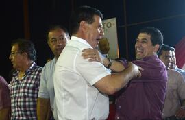 horacio-cartes-con-hugo-velazquez-afara-y-nicanor-detras-103412000000-1689354.JPG