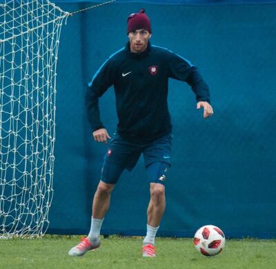 Fernando Amorebieta intensifica en lo futbolístico y     el miércoles amaneció con frío y se entrenó con gorro y chaqueta.