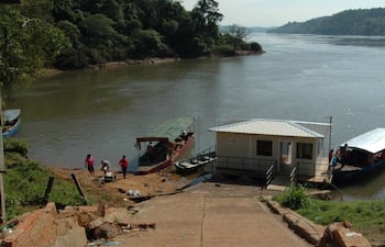 puerto-de-la-colonia-pe-aime-departamento-de-itapua-sus-pobladores-practicamente-dependen-de-los-municipios-argentinos-ubicados-en-la-otra-orilla-195932000000-1376834.jpg