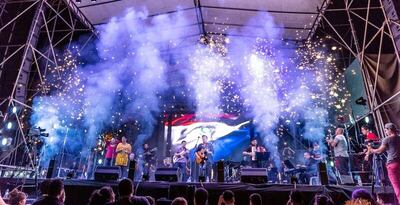 La agrupación Semilla Guaraní apuesta a la música folclórica y a acercar su propuesta al público a través de los festivales “Mi república suena”. La banda, encabezada por César Villalba, cuenta con tres años de trayectoria.
