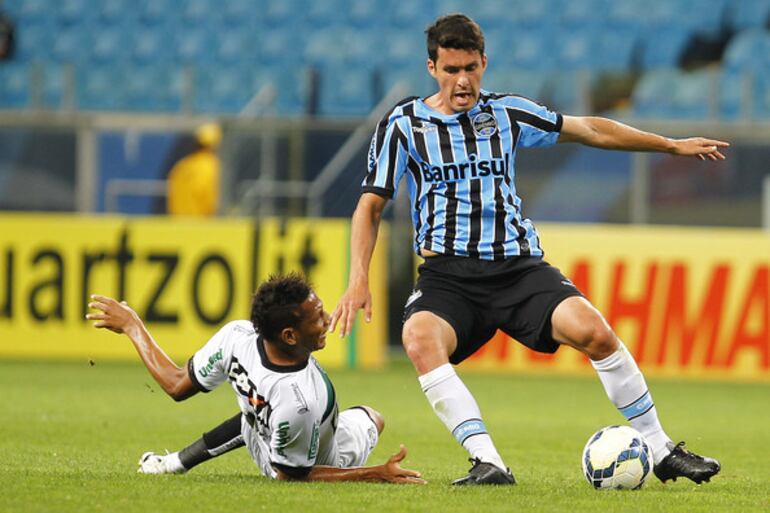 Cristian Riveros regresa a Porto Alegre, pero esta vez para medir a Gremio, donde jugó entre 2013 y 2014.