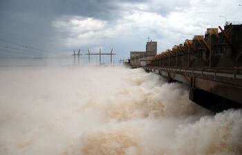 las-ultimas-lluvias-registradas-sobre-la-cuenca-del-parana-incrementaron-el-aporte-al-embalse-de-yacyreta-y-mejoraron-las-condiciones-para-la-generaci-201359000000-1414095.jpg