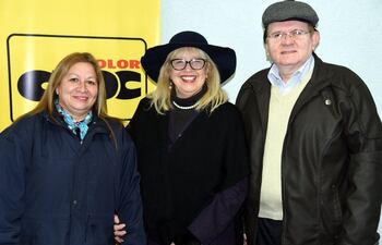 maria-elena-lezcano-delelys-silvero-y-bernardino-arce-miembros-de-la-comision-directiva-del-centro-pinasqueno-anuncian-sus-distintos-proyectos-y-f-201155000000-1732373.jpg