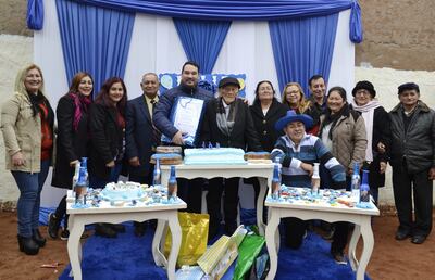 El intendente de Ypané Horacio Ortiz llevó un presente al excombatiente, don Liborio Falcón, que festejó con sus cumpleaños rodeado de familiares.