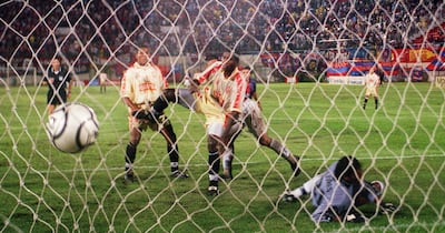 El tanto de Virgilio Ferreira que abrió el triunfo de Cerro Porteño ante Universitario en aquel partido del 21 de marzo de 2000. Nada pudo hacer el arquero Flores de la Crema.