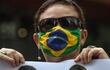 Un partidario del presidente brasileño Jair Bolsonaro protesta exigiendo el fin de la cuarentena en Sao Paulo.