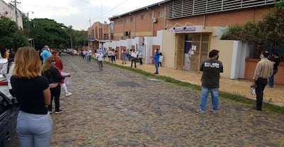 Los padres piden que el colegio les haga un 50 % de descuento en las cuotas a todos los grados.