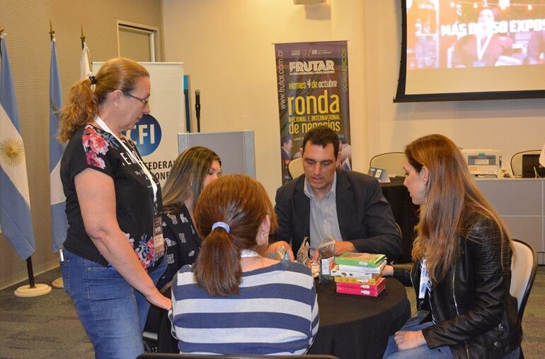 Pamela Baumgarten, de Tasty Foods, participó en la rueda de negocios de la feria Frutar, desarrollado en Formosa