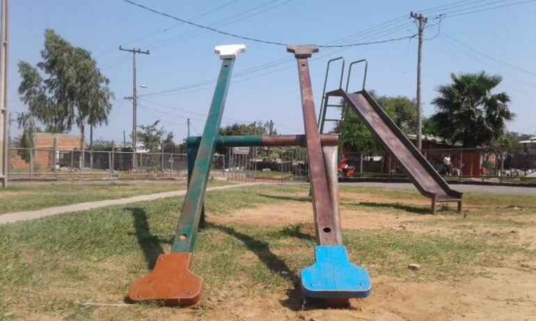 Los 'sube y baja' no tienen m&aacute;s sus agarraderos.&nbsp;