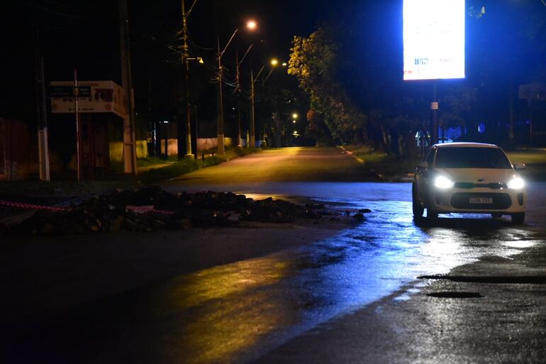 Tras desviar bache, motociclistas se accidentan en Lambaré