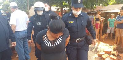 Cinthia Carolina Ayala Benítez, dueña de casa allanada quedó detenida.
