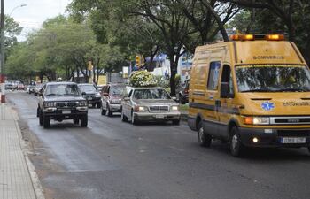 un-cortejo-funebre-acompanado-por-bomberos-solo-porque-el-difunto-era-de-la-entidad-hacian-sonar-las-sirenas-y-despejaban-el-transito--194052000000-637794.jpg