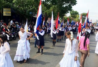 Alumnos de diferentes instituciones educativas acompañaron la tradicional bandera jere.